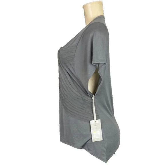 Converse S Gray Quartz Textured Scoop Neckline Handkerchief Hem Short Sleeve Top - Picture 5 of 6